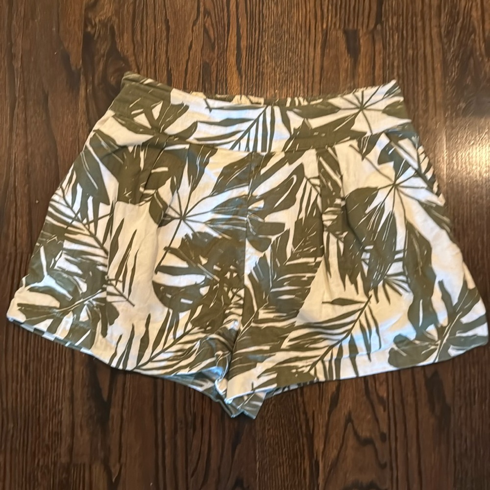 Abercrombie Linen Floral Pull On Shorts